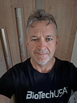 Tibor, 51 �ves t�rskeres� f�rfi, P�pa