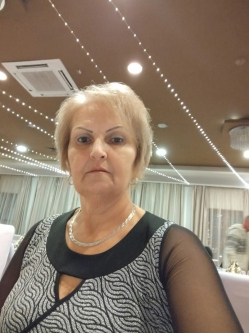 Erzsike, 62 �ves t�rskeres� n�, R�ckeve