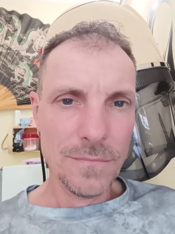 S�ndor, 57 �ves t�rskeres� f�rfi, �rsekvadkert