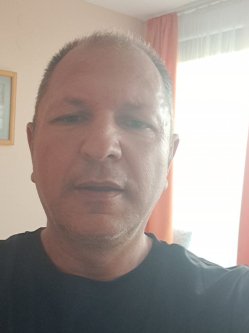 P�ter, 52 �ves t�rskeres� f�rfi, Szeksz�rd