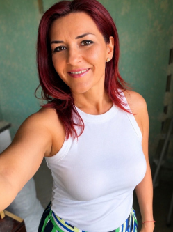 Veronika, 45 �ves t�rskeres� n�, Duna�jv�ros