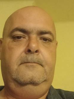 Mih�ly, 51 �ves t�rskeres� f�rfi, V�rosf�ld