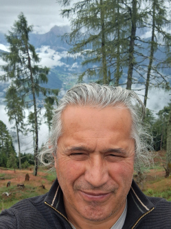 Sasa, 58 �ves t�rskeres� f�rfi, S�rv�r