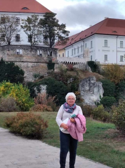 kiva, 72 �ves t�rskeres� n�, Veszpr�m