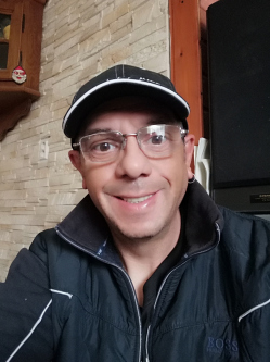 K�roly, 52 �ves t�rskeres� f�rfi, Soml�sz�l�s