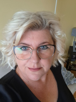 M�nika, 51 �ves t�rskeres� n�, Kecskem�t