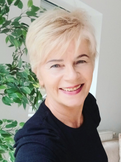 Liza, 60 �ves t�rskeres� n�, Budapest