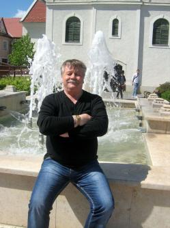 L�szl�, 73 �ves t�rskeres� f�rfi, Gy�ngy�s