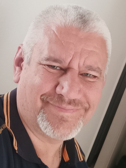 Csaba, 51 �ves t�rskeres� f�rfi, Vill�ny