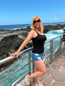 M�nika, 53 �ves t�rskeres� n�, P�cs