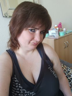N�ri, 39 �ves t�rskeres� n�, Budapest