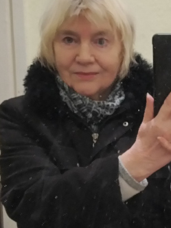 Evi, 74 �ves t�rskeres� n�, Tatab�nya