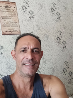 Laszlo, 52 �ves t�rskeres� f�rfi, �zd