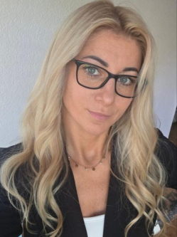 Brigitta, 32 �ves t�rskeres� n�, Veszpr�m