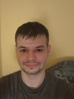 Zolt�n, 29 �ves t�rskeres� f�rfi, K�lcse