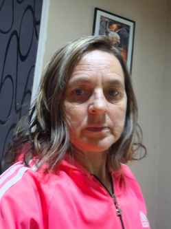 Szilvi, 52 �ves t�rskeres� n�, S�rv�r