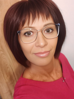 Erzsi, 57 �ves t�rskeres� n�, M�rt�ly