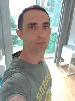 40 �ves ny�regyh�zi f�rfi