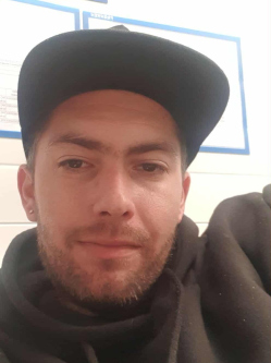 Andris, 31 �ves t�rskeres� f�rfi, P�cel