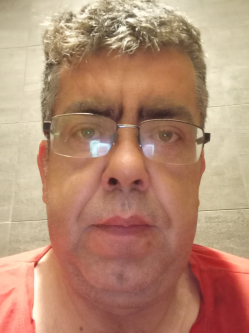 m�t�, 45 �ves t�rskeres� f�rfi, Novaj
