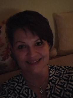Katalin, 48 �ves t�rskeres� n�, S�rv�r