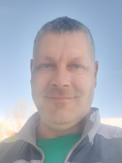 J�zsef, 43 �ves t�rskeres� f�rfi, Kisk�re