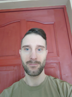 Zsolt, 32 �ves t�rskeres� f�rfi, Bag