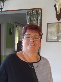 Ir�n, 63 �ves t�rskeres� n�, Zalaszentiv�n