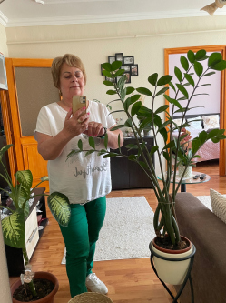 Ibolya, 64 �ves t�rskeres� n�, Cegl�d