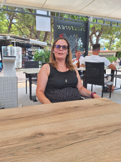 Ad�l, 36 �ves t�rskeres� n�, Kistarcsa