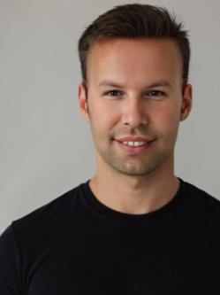 Gabo, 43 �ves t�rskeres� f�rfi, V�rpalota
