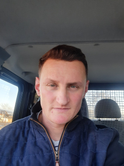 S�ndor, 37 �ves t�rskeres� f�rfi, Beretty��jfalu