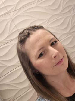 Betti, 28 �ves t�rskeres� n�, K�k