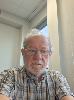 S�ndor, 76 �ves t�rskeres� f�rfi, Mez�k�vesd