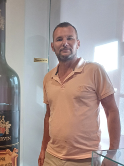 Roland, 49 �ves t�rskeres� f�rfi, Nagydorog
