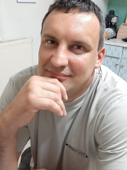 Kriszti�n, 42 �ves t�rskeres� f�rfi, P�li