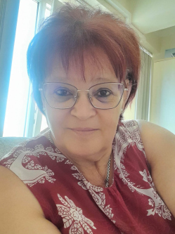 Eszter, 58 �ves t�rskeres� n�, Mez�peterd