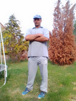 Zolt�n, 55 �ves t�rskeres� f�rfi, F�ldes