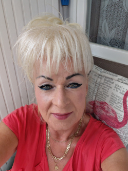M�rta, 63 �ves t�rskeres� n�, Kecskem�t