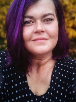 Anita, 32 �ves t�rskeres� n�, Cegl�d