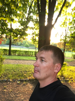 Anatolyi, 44 �ves t�rskeres� f�rfi, �zd