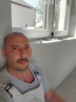 Korn�l, 46 �ves t�rskeres� f�rfi, M�r