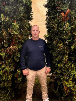 Attila, 51 �ves t�rskeres� f�rfi, Darn�zseli