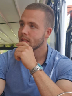 Andras, 24 �ves t�rskeres� f�rfi, S�lys�p