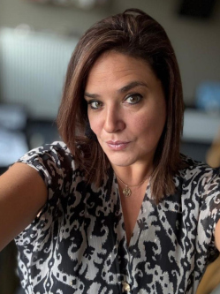 T�nde, 43 �ves t�rskeres� n�, Szeged