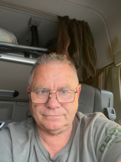L�szl�, 68 �ves t�rskeres� f�rfi, Abony