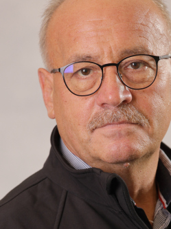 Imre, 65 �ves t�rskeres� f�rfi, Gy�rszentiv�n