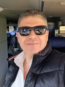 Gabor, 45 �ves t�rskeres� f�rfi, B�cs