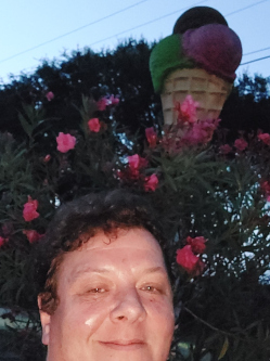Gabi, 52 �ves t�rskeres� n�, Szabadsz�ll�s