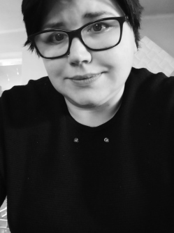 Henrietta, 33 �ves t�rskeres� n�, Szalkszentm�rton
